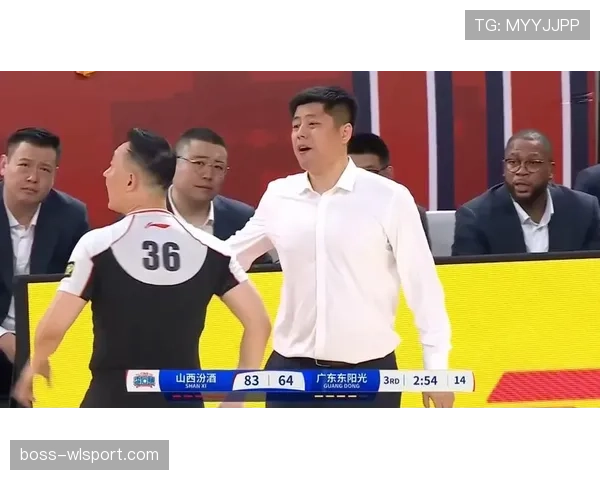 替补犯规判罚规则拆解：何时该罚犯规球员或替补席？